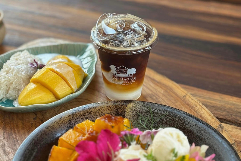 top 10+ คาเฟ่เขาใหญ่ สุดฮิตท่ามกลางธรรมชาติสวนดอกไม้และวิวภูเขา