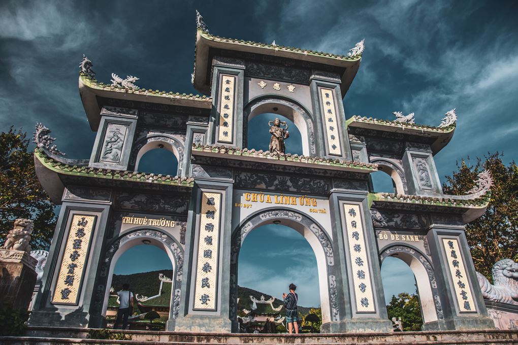 bai da obama, carp dragon, da nang cathedral, dragon bridge, hai van pass, linh ung temple, love bridge, son tra marina, son tra night market, the marble mountain, คาร์ปดราก้อน, คาร์ฟดราก้อน, ช่องเขาไฮวัน, ตลาดนัดกลางคืนเซินตรา, ตลาดฮาน, ตลาดเก่าดานัง, ที่เที่ยวดานัง, บานาฮิลล์, ภูเขาหินอ่อน, วัดหลินอึ๋ง, สะพานมังกร, สะพานมือ, สะพานแห่งความรัก, หาดหินโอบามา, อุโมงค์ไฮวัน, เจ้าแม่กวนอิม ดานัง, เที่ยวดานัง, เที่ยวดานัง 2024, เที่ยวดานัง 2567, แลนด์มาร์คดานัง, โบสถ์คริสต์ ดานัง, top 12+ ที่เที่ยวดานัง 2024 ดูมังกรพ่นไฟ เช็คอินแลนด์มาร์คยอดฮิต