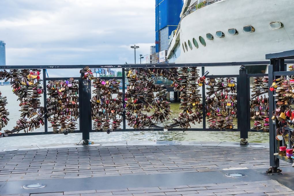 bai da obama, carp dragon, da nang cathedral, dragon bridge, hai van pass, linh ung temple, love bridge, son tra marina, son tra night market, the marble mountain, คาร์ปดราก้อน, คาร์ฟดราก้อน, ช่องเขาไฮวัน, ตลาดนัดกลางคืนเซินตรา, ตลาดฮาน, ตลาดเก่าดานัง, ที่เที่ยวดานัง, บานาฮิลล์, ภูเขาหินอ่อน, วัดหลินอึ๋ง, สะพานมังกร, สะพานมือ, สะพานแห่งความรัก, หาดหินโอบามา, อุโมงค์ไฮวัน, เจ้าแม่กวนอิม ดานัง, เที่ยวดานัง, เที่ยวดานัง 2024, เที่ยวดานัง 2567, แลนด์มาร์คดานัง, โบสถ์คริสต์ ดานัง, top 12+ ที่เที่ยวดานัง 2024 ดูมังกรพ่นไฟ เช็คอินแลนด์มาร์คยอดฮิต