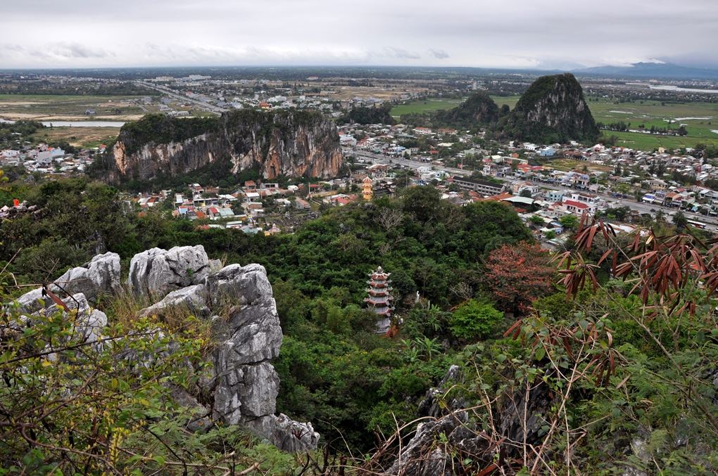 bai da obama, carp dragon, da nang cathedral, dragon bridge, hai van pass, linh ung temple, love bridge, son tra marina, son tra night market, the marble mountain, คาร์ปดราก้อน, คาร์ฟดราก้อน, ช่องเขาไฮวัน, ตลาดนัดกลางคืนเซินตรา, ตลาดฮาน, ตลาดเก่าดานัง, ที่เที่ยวดานัง, บานาฮิลล์, ภูเขาหินอ่อน, วัดหลินอึ๋ง, สะพานมังกร, สะพานมือ, สะพานแห่งความรัก, หาดหินโอบามา, อุโมงค์ไฮวัน, เจ้าแม่กวนอิม ดานัง, เที่ยวดานัง, เที่ยวดานัง 2024, เที่ยวดานัง 2567, แลนด์มาร์คดานัง, โบสถ์คริสต์ ดานัง, top 12+ ที่เที่ยวดานัง 2024 ดูมังกรพ่นไฟ เช็คอินแลนด์มาร์คยอดฮิต